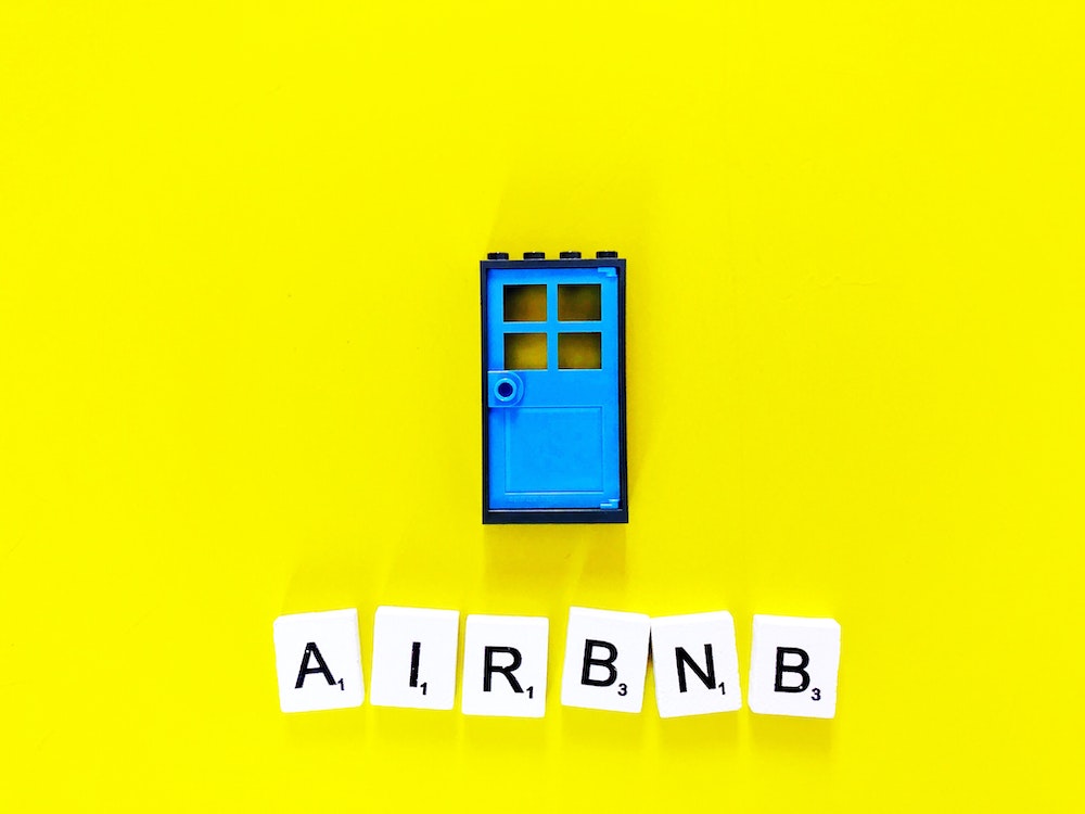 Les règles de sécurité à respecter pour les locations Airbnb dans les zones à risques de volatilité politique