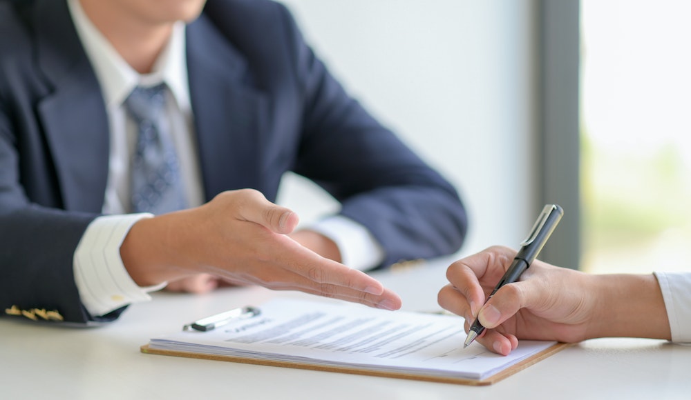 Mettre fin à un contrat de remplacement : les clés pour bien gérer la fin d'un CDD